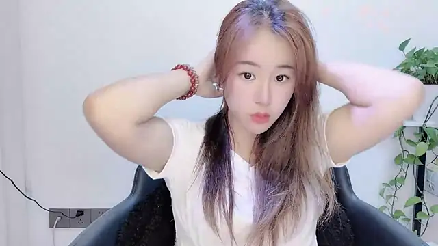 Snapshot of Baixi-01 chatting on 05-17-26, 12:34 Baixi-01 online show from 05-17-26, 12:34
