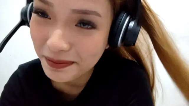 EllieCoconut001 online show from 04-15-26, 10:33