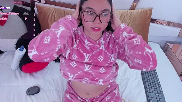 Snapshot of shelseanova chatting on 04-14-26, 03:56 shelseanova online show from 04-14-26, 03:56