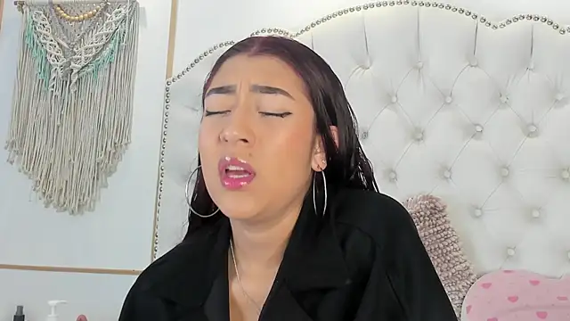 Sara funy online show from 03-19-26, 11:14