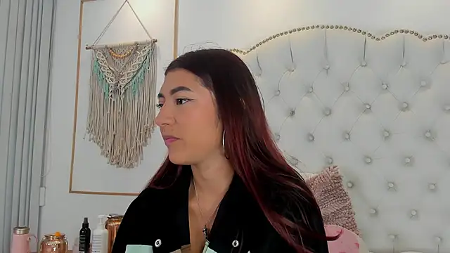 Sara funy online show from 04-15-26, 11:06