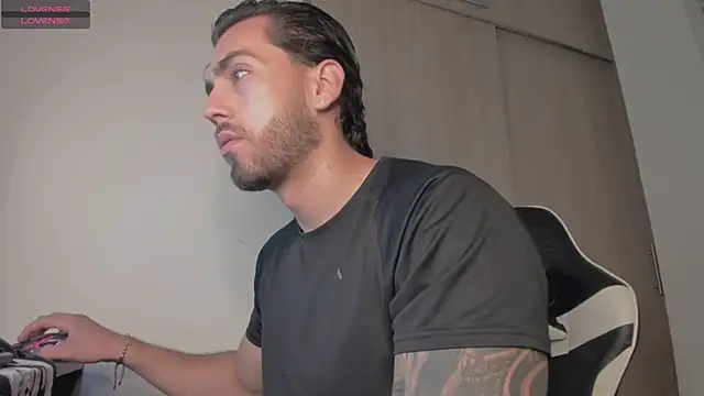 Axel  Blaze online show from 04-15-26, 01:07