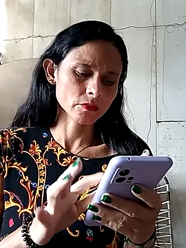 Snapshot of yuliitza4 chatting on 04-25-26, 02:47 yuliitza4 online show from 04-25-26, 02:47