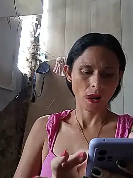 Snapshot of yuliitza4 chatting on 05-19-26, 02:01 yuliitza4 online show from 05-19-26, 02:01