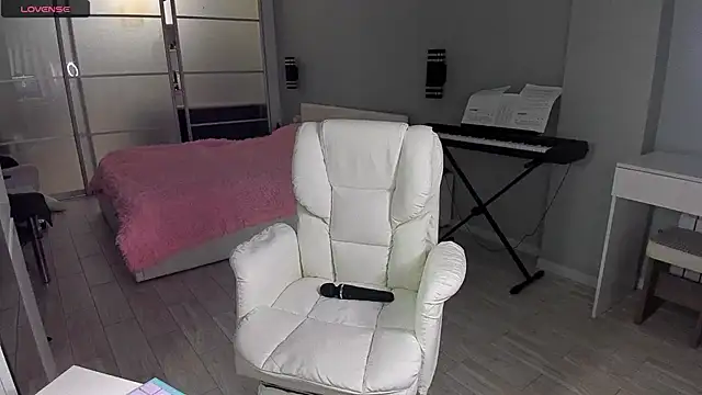 SofieLund online show from 03-27-26, 04:18