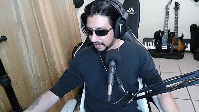 Snapshot of AntuanSV chatting on 03-29-26, 03:39 AntuanSV online show from 03-29-26, 03:39