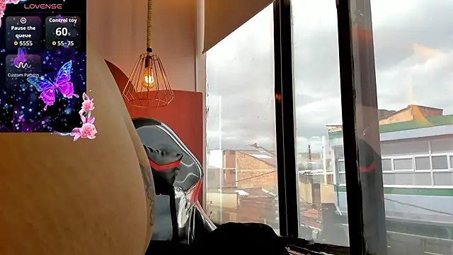 Valkiria wine online show from 04-12-26, 02:55