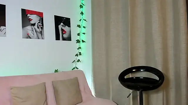 Snapshot of Rebeca_Marchetti chatting on 05-01-26, 08:24 Rebeca Marchetti online show from 05-01-26, 08:24