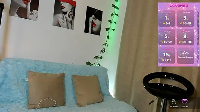 Snapshot of Rebeca_Marchetti chatting on 05-11-26, 09:23 Rebeca Marchetti online show from 05-11-26, 09:23