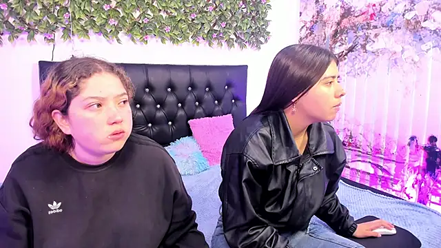 Snapshot of valeria_and_zoe chatting on 06-02-26, 02:19 valeria and zoe online show from 06-02-26, 02:19