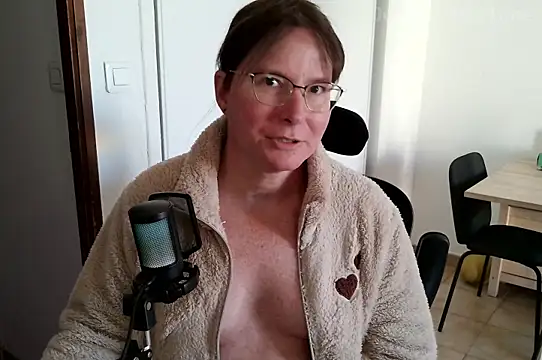 Snapshot of Jessica_hotTime chatting on 04-03-26, 08:45 Jessica hotTime online show from 04-03-26, 08:45