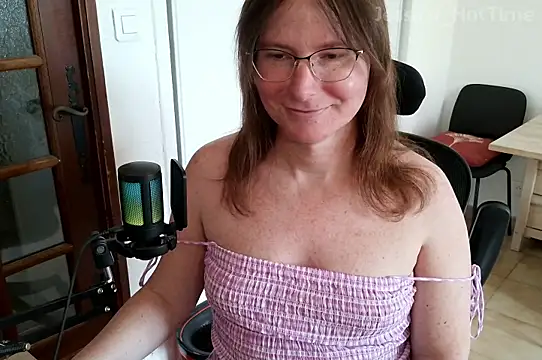 Snapshot of Jessica_hotTime chatting on 04-19-26, 12:15 Jessica hotTime online show from 04-19-26, 12:15