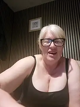 FlirtyFleur-x online show from 05-16-26, 09:13