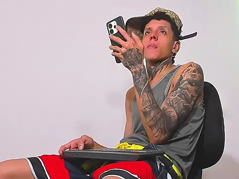 gabriel reyes21 online show from 05-19-26, 01:06