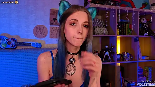 Snapshot of violettess chatting on 03-18-26, 02:20 violettess online show from 03-18-26, 02:20