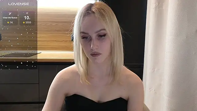 Snapshot of Bella_Villen chatting on 06-11-26, 01:09 Bella Villen online show from 06-11-26, 01:09