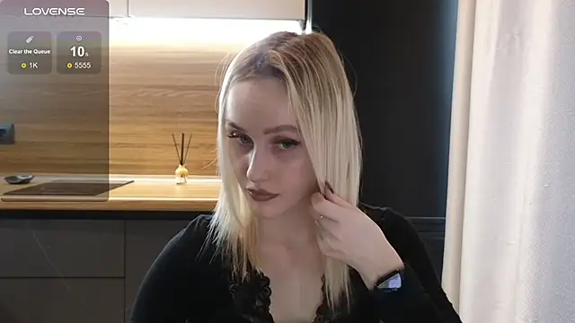 Snapshot of Bella_Villen chatting on 06-25-26, 01:04 Bella Villen online show from 06-25-26, 01:04