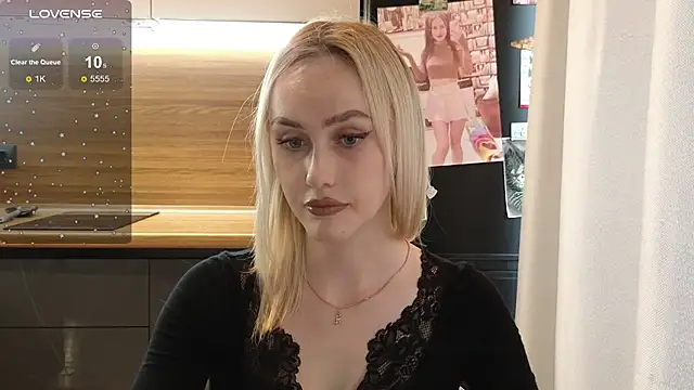 Snapshot of Bella_Villen chatting on 07-11-26, 12:19 Bella Villen online show from 07-11-26, 12:19