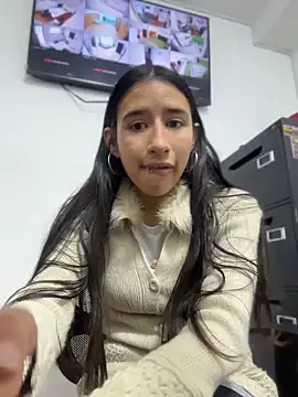 LilyRossi  online show from 05-05-26, 12:57