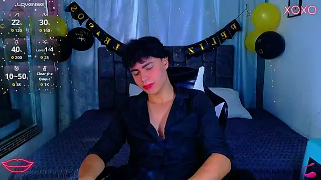Snapshot of Dantekent chatting on 07-16-26, 12:44 Dantekent online show from 07-16-26, 12:44