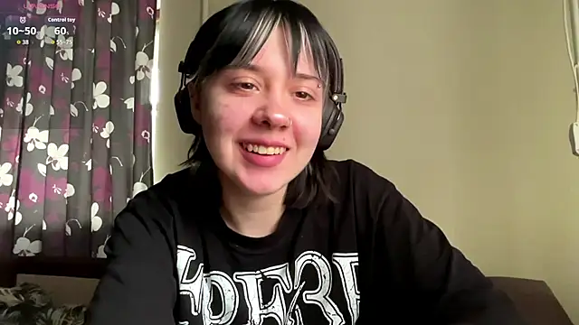 Snapshot of AueshaSimon chatting on 06-03-26, 06:16 AueshaSimon online show from 06-03-26, 06:16