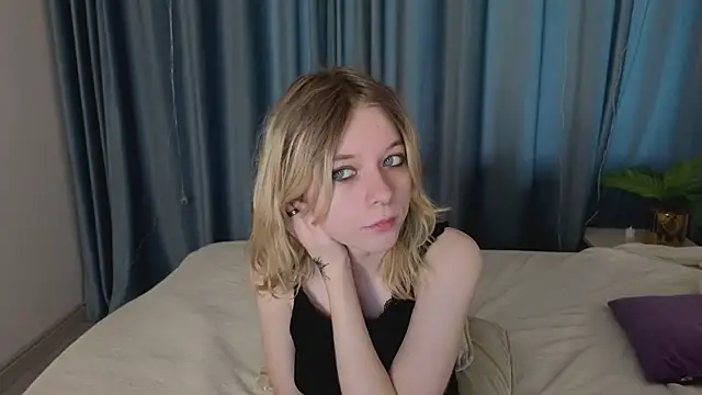 Snapshot of MollySally chatting on 05-01-26, 04:06 MollySally online show from 05-01-26, 04:06