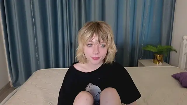 Snapshot of MollySally chatting on 05-10-26, 04:06 MollySally online show from 05-10-26, 04:06