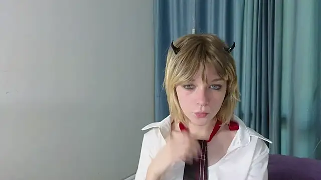 Snapshot of MollySally chatting on 05-20-26, 05:57 MollySally online show from 05-20-26, 05:57