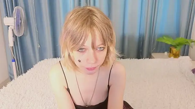 Snapshot of MollySally chatting on 06-04-26, 04:07 MollySally online show from 06-04-26, 04:07