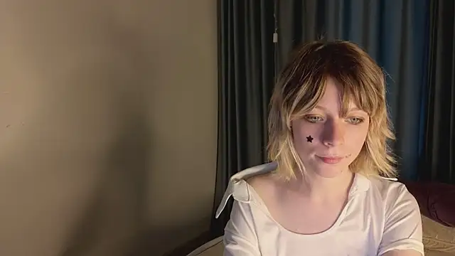 Snapshot of MollySally chatting on 06-05-26, 06:52 MollySally online show from 06-05-26, 06:52