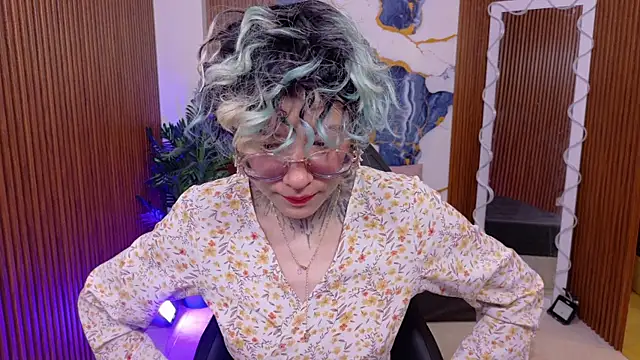 Lyra tay online show from 07-15-26, 07:08