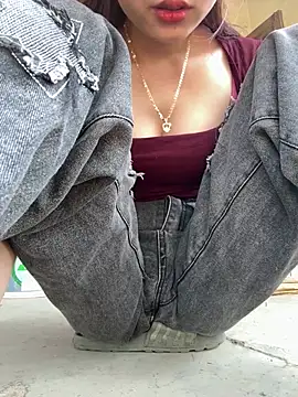 Junyy k2 online show from 04-05-26, 02:31