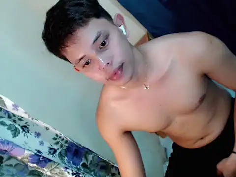 Snapshot of Baby_Maxxx chatting on 07-14-26, 08:19 Baby Maxxx online show from 07-14-26, 08:19