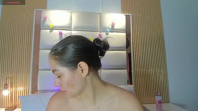 Snapshot of Megaan_Rousee chatting on 04-13-26, 11:37 Megaan Rousee online show from 04-13-26, 11:37