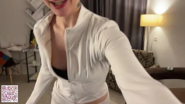 Lolatatee online show from 05-15-26, 05:31
