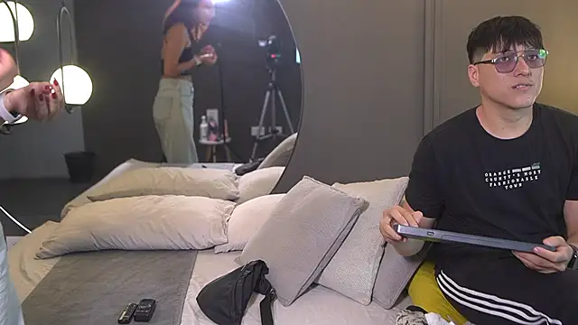 Mia and Belmonth online show from 03-27-26, 06:51