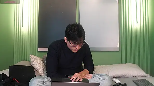 Mia and Belmonth online show from 04-15-26, 06:59