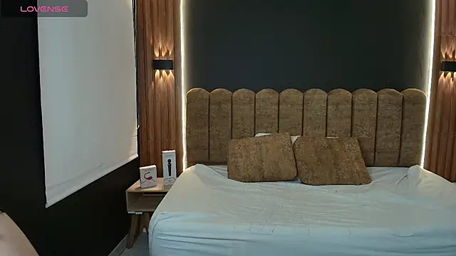 AmbarLee  online show from 04-11-26, 12:09