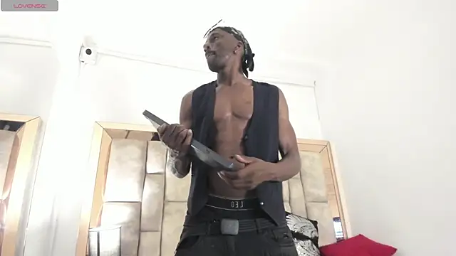 Titan Moreno  online show from 04-07-26, 01:00