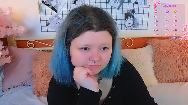 Snapshot of Lunaar_ chatting on 05-17-26, 05:49 Lunaar online show from 05-17-26, 05:49