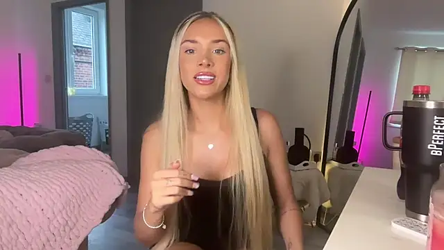 Snapshot of Naughtyblondex chatting on 06-21-26, 07:49 Naughtyblondex online show from 06-21-26, 07:49
