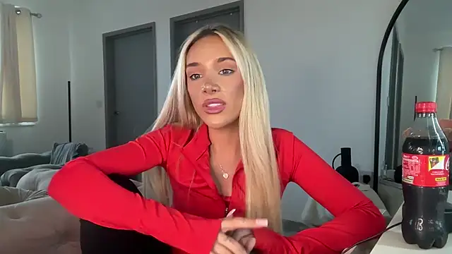 Snapshot of Naughtyblondex chatting on 06-30-26, 07:15 Naughtyblondex online show from 06-30-26, 07:15