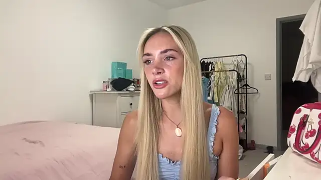 Snapshot of Naughtyblondex chatting on 07-15-26, 10:48 Naughtyblondex online show from 07-15-26, 10:48