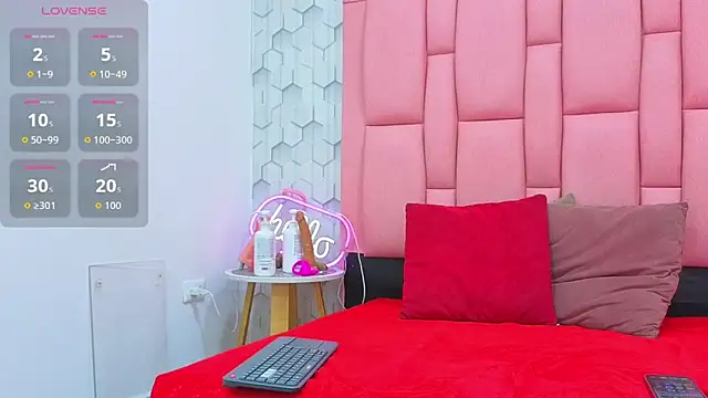 ashlleyray online show from 06-01-26, 07:04