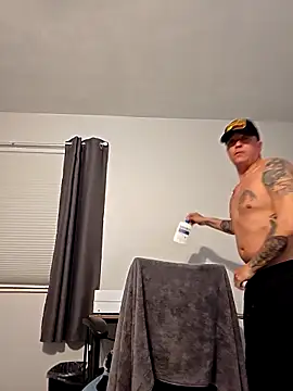 Snapshot of DoggiiDick chatting on 03-10-26, 01:43 DoggiiDick online show from 03-10-26, 01:43