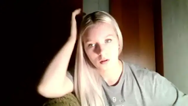 Snapshot of Glowing_Jessica chatting on 03-11-26, 04:24 Glowing Jessica online show from 03-11-26, 04:24