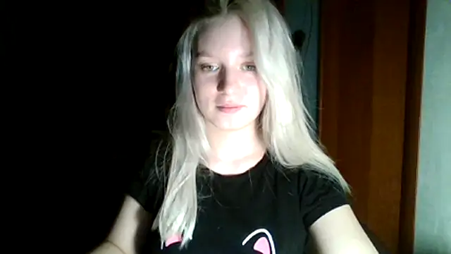 Snapshot of Glowing_Jessica chatting on 03-12-26, 09:10 Glowing Jessica online show from 03-12-26, 09:10