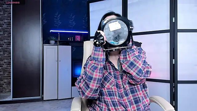 Snapshot of Lucky_Milf chatting on 04-05-26, 02:03 Lucky Milf online show from 04-05-26, 02:03