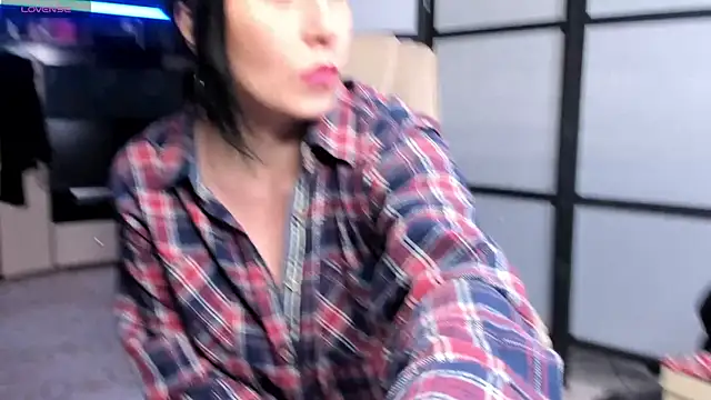 Lucky Milf online show from 05-17-26, 03:19