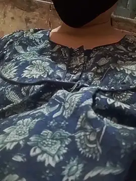 Snapshot of Tamillaxmi12 chatting on 03-13-26, 02:12 Tamillaxmi12 online show from 03-13-26, 02:12